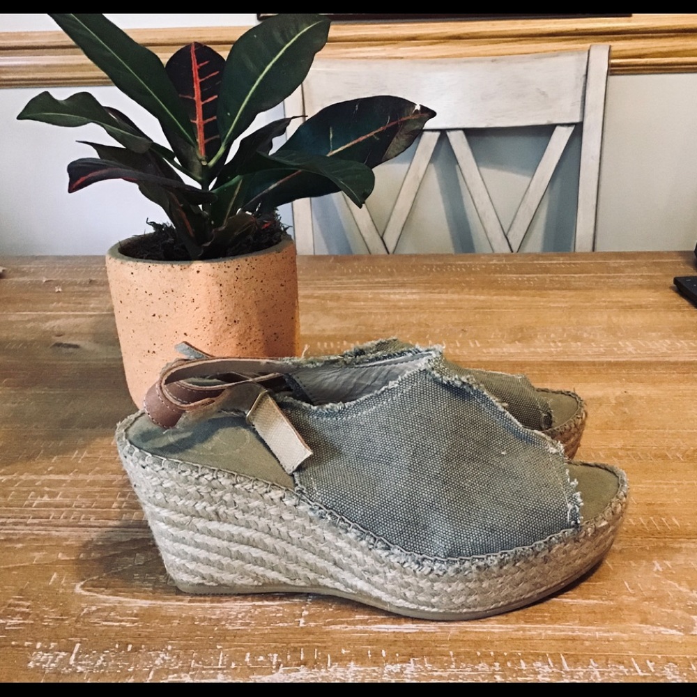 Wedge sandals